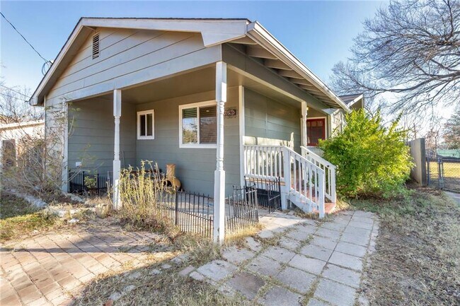 Building Photo - 1613 Deloney St