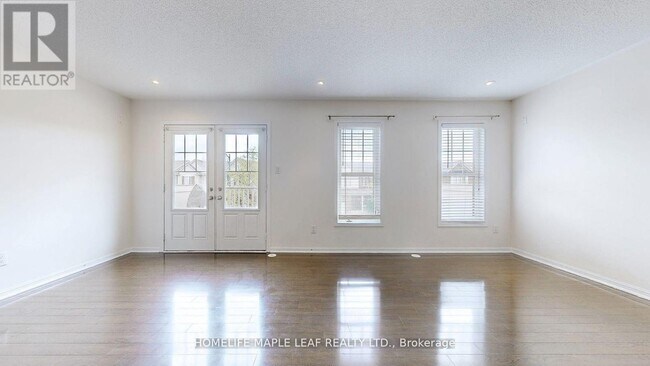 Building Photo - 211 Woodley Cres