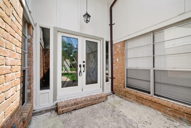 Building Photo - 1834 Shadow Rock Dr