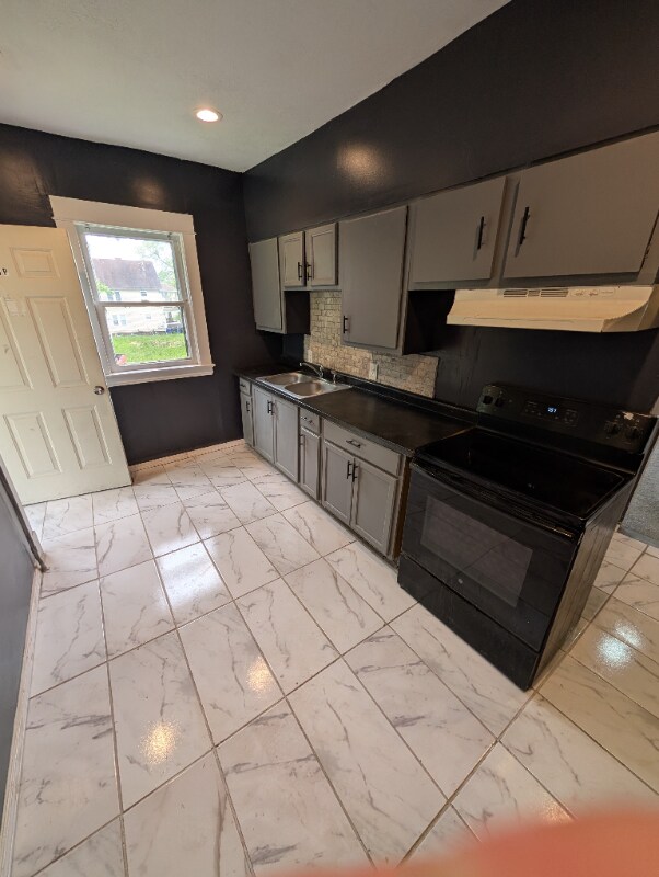 Foto del edificio - 4081 E 104th St
