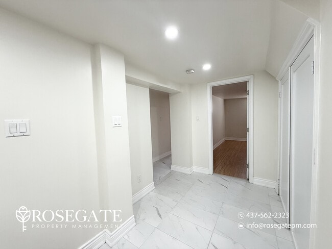 Building Photo - Modern 2-Bedroom Basement Apartment with O...