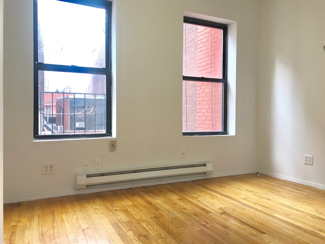 Primary Photo - 332 W 49th St