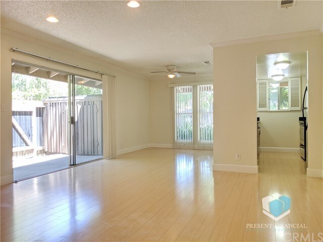 Primary Photo - 215 Red Oak Dr W