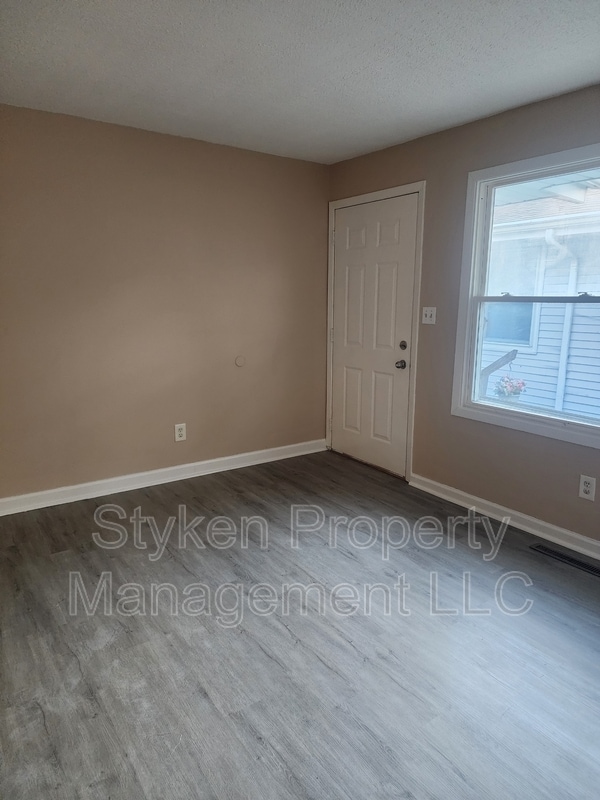 Building Photo - 2830 Cranbrook St