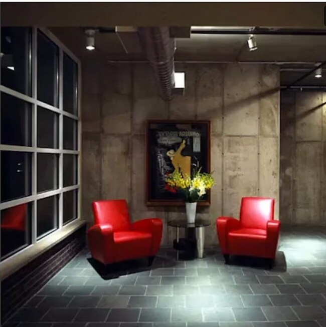 Foto del edificio - 290 W 12th Ave