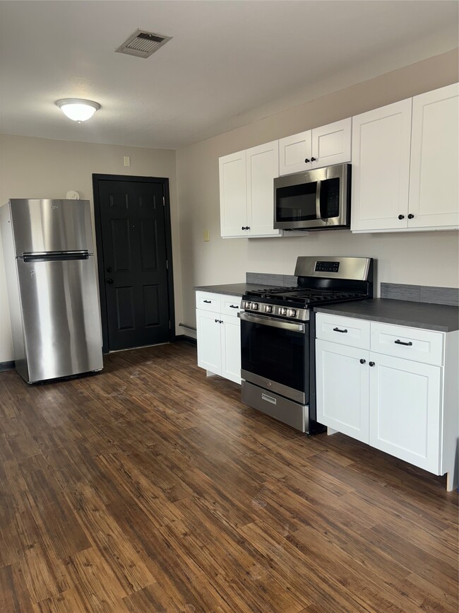 Building Photo - 1408 W 34th St