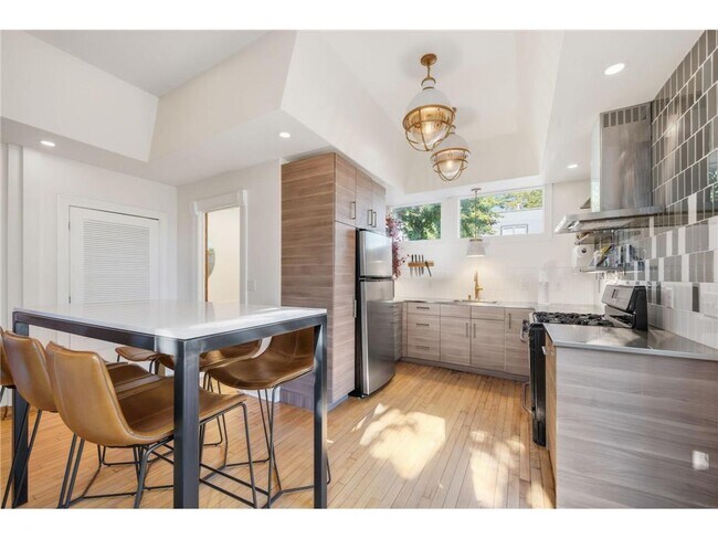 Foto del edificio - 2701 DuPont Ave S