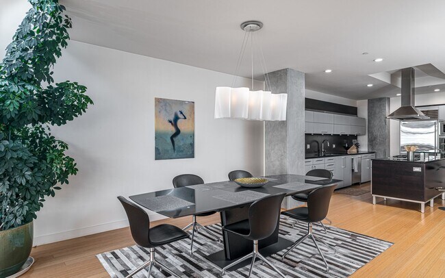 Building Photo - Mission Bay: Furnished 1 Bed + Den w/ Air ...