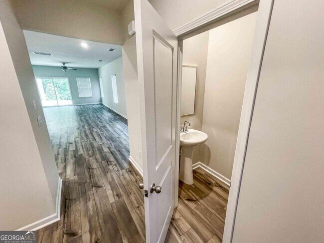Building Photo - 116 Nesbit Dr