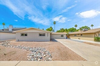 Building Photo - 227 E Ellis Dr