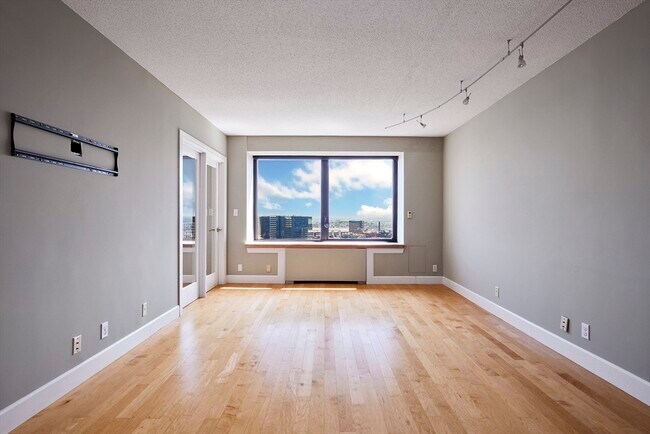 Building Photo - 85 E India Row