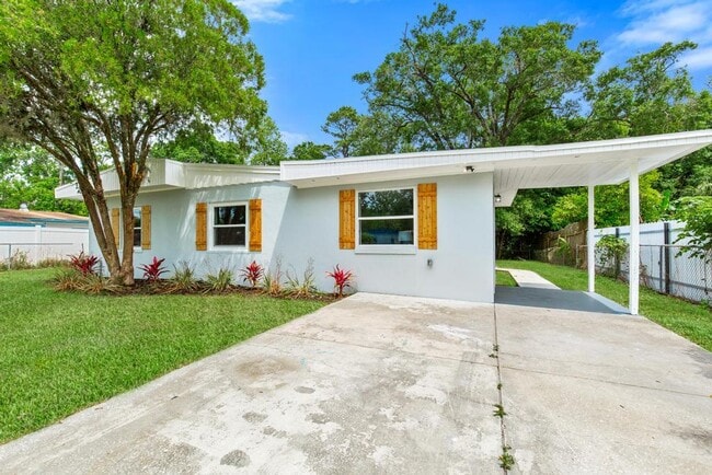 Building Photo - 3445 Eve Dr E