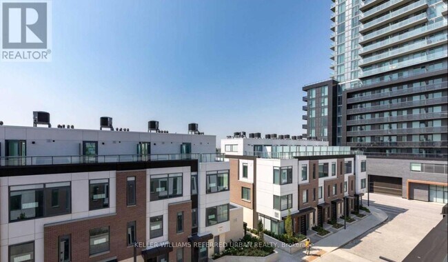 Photo du bâtiment - 1030 Portage Pkwy