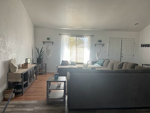 Foto del edificio - 32480 Wren Rd
