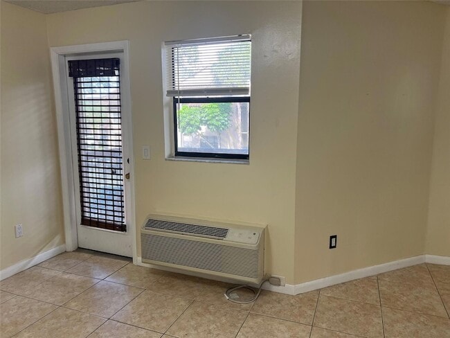 Foto del edificio - 4481 W McNab Rd