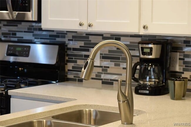 Building Photo - 6626 Erie Rd