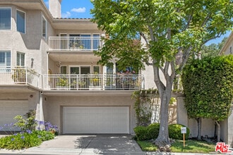 Building Photo - 682 Palisades Dr