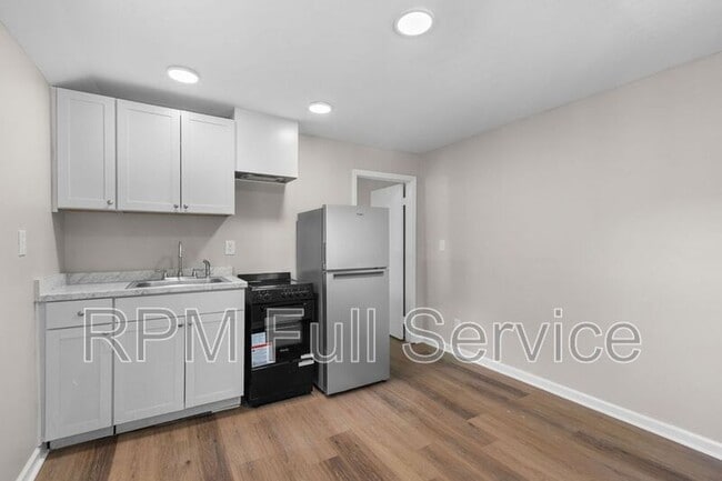 Building Photo - 325 54th Ave N