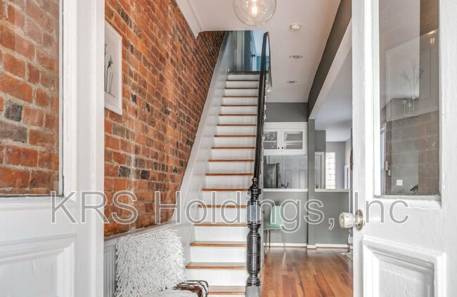 Building Photo - 228 N 32nd St