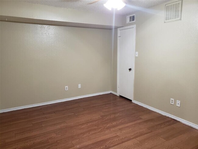Foto del edificio - 9809 Walnut St