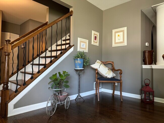 Foto del edificio - 459 Rock Hall Cir