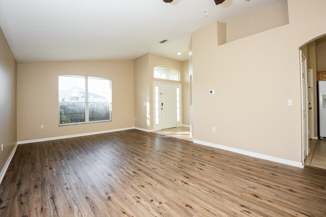 Building Photo - 1812 Colonial Woods Blvd