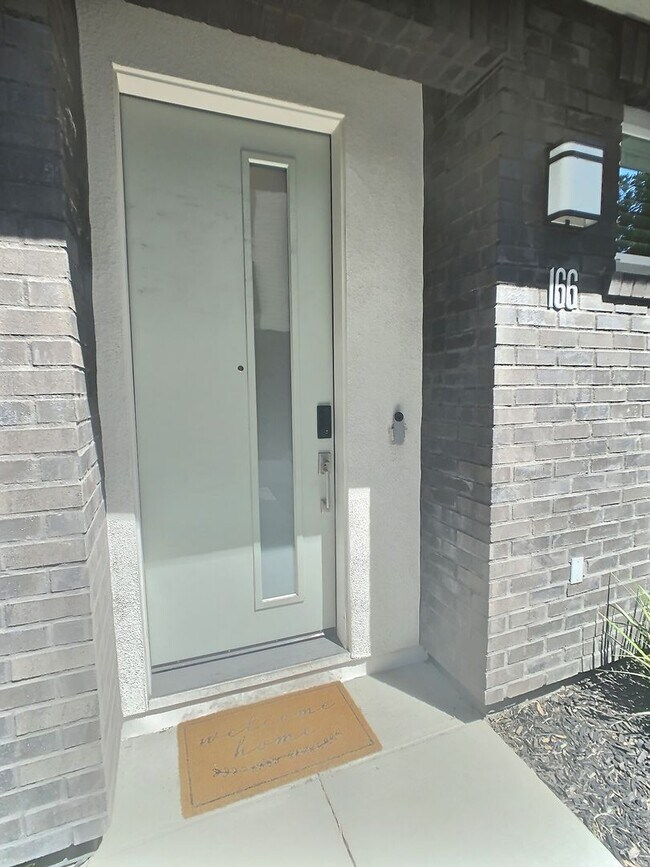 Foto del edificio - Bright 2 Bedroom Townhome in Downtown San Jose