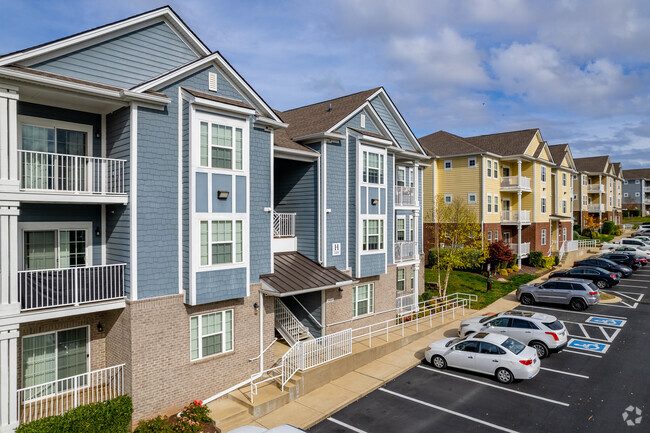 Foto del edificio - The Retreat at Arden Village Apartments