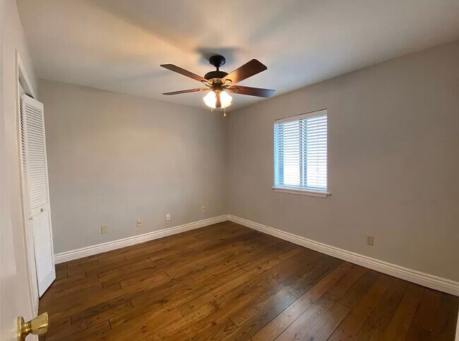 Foto del edificio - 1004 Windrose Dr