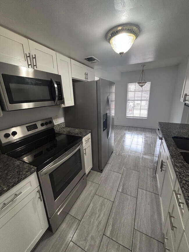 Foto del edificio - 4825 Lighthouse Cir