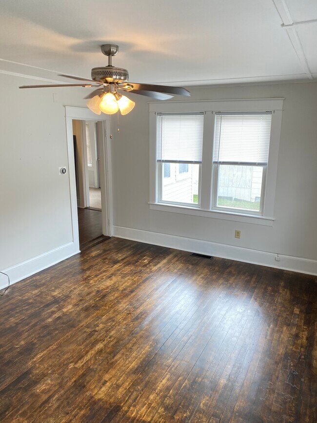 Living Room - 196 N State St