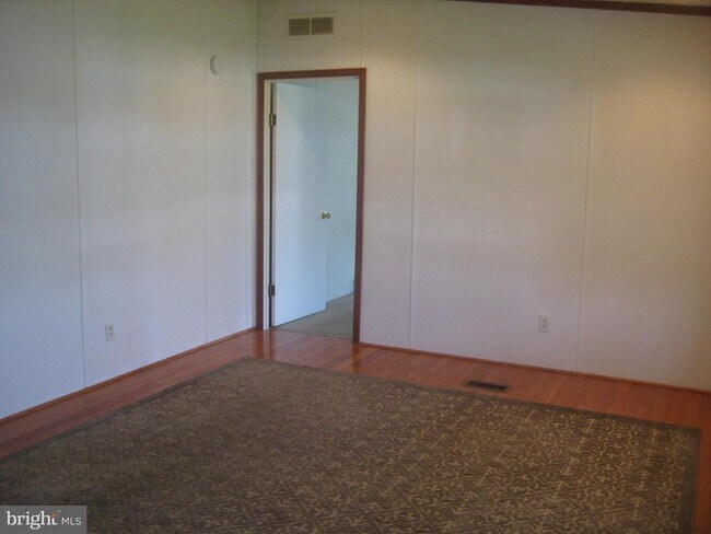 Building Photo - 477 Shickle Ln