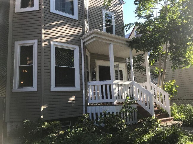 Foto del edificio - 1703 W Irving Park Rd