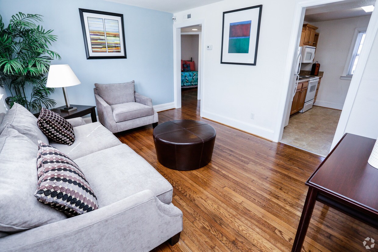 Foto principal - 208 Armstrong Dr