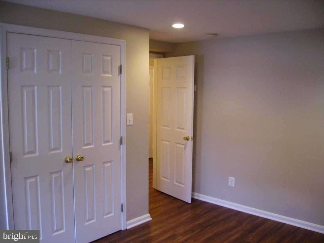 Primary Photo - 7716 Jewelweed Ct