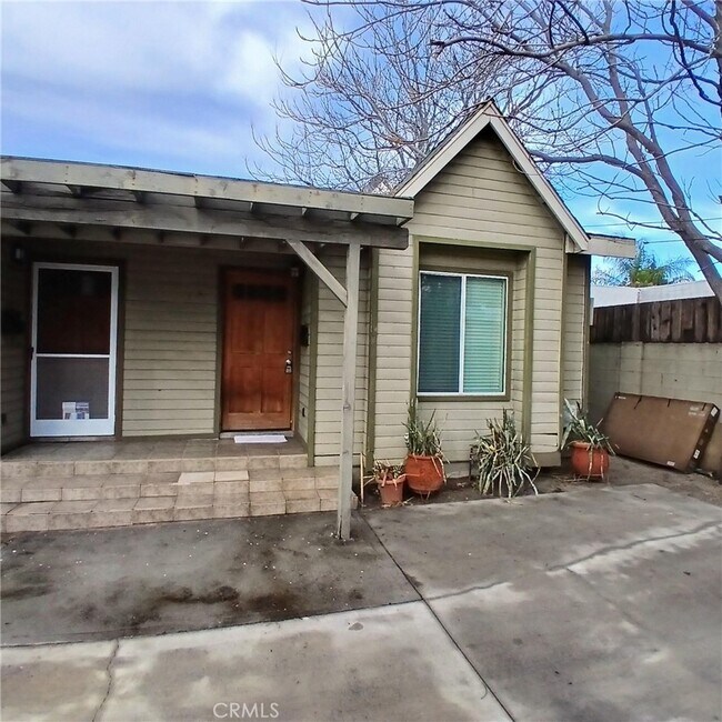 Foto del edificio - 5717 1/2 Case Ave-5717