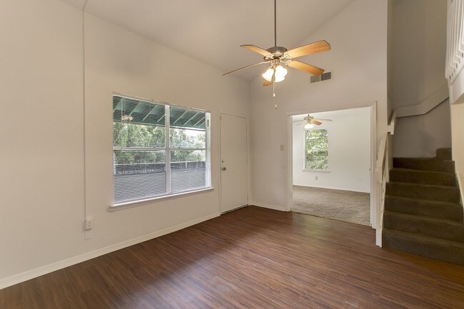 Foto del edificio - 2207 Springbrook Ln