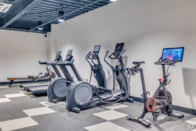 Gimnasio - The Weaver