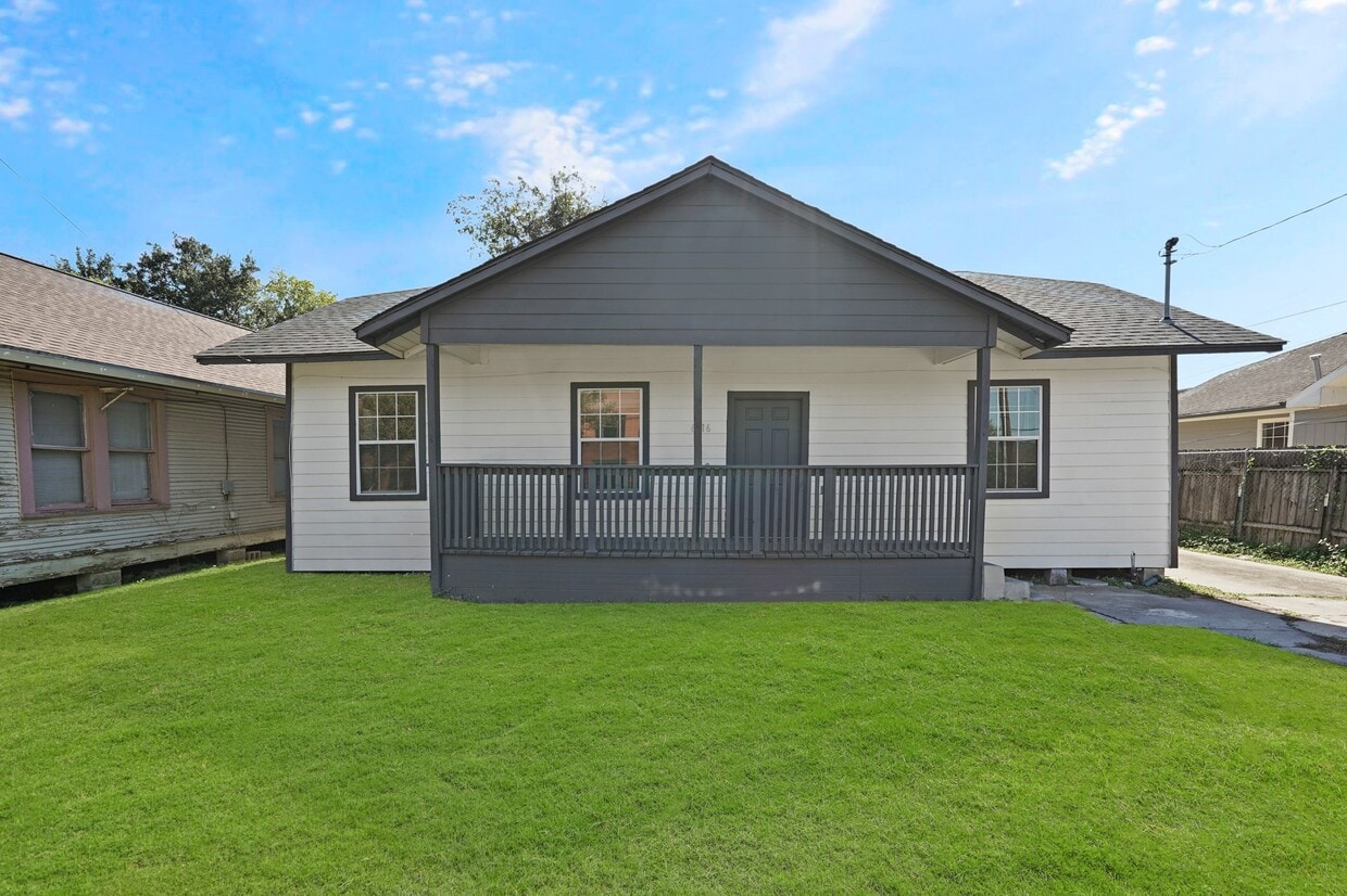 Primary Photo - 6816 Avenue C