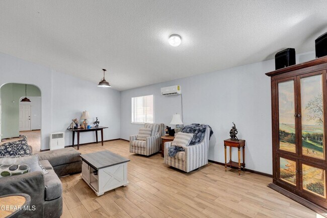 Foto del edificio - Northeast El Paso 3 bed with Refrig A/C an...