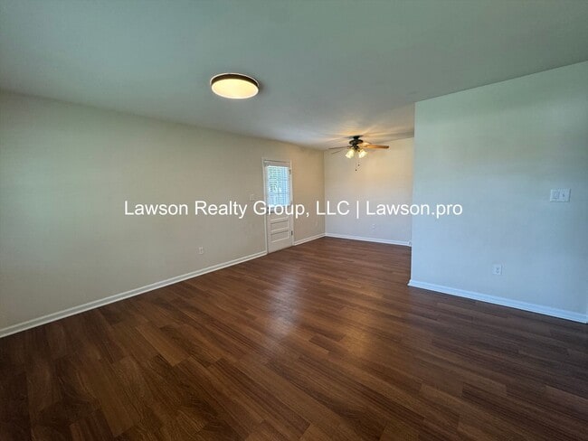 Building Photo - Three Bedroom Brick Ranch with Full Basement and Yard
