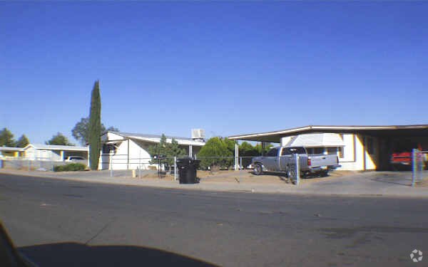 Foto del edificio - 3 J Trailer Park
