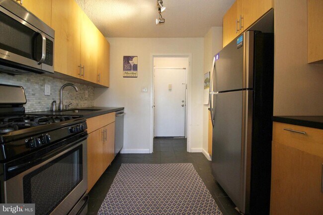 Building Photo - 2500 N Van Dorn St