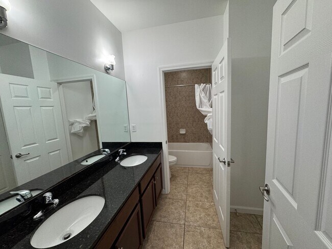 Foto del interior - 1025-1035 NE 10th Ave
