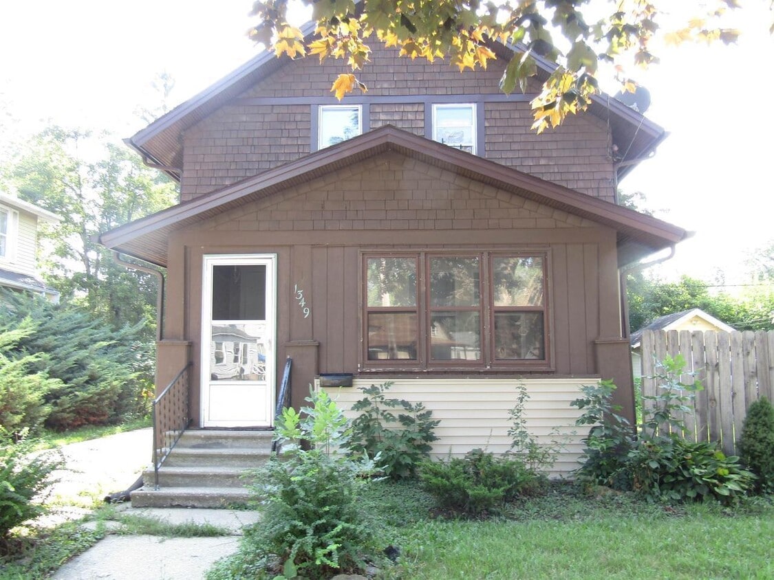 Primary Photo - 1349 Yates Ave