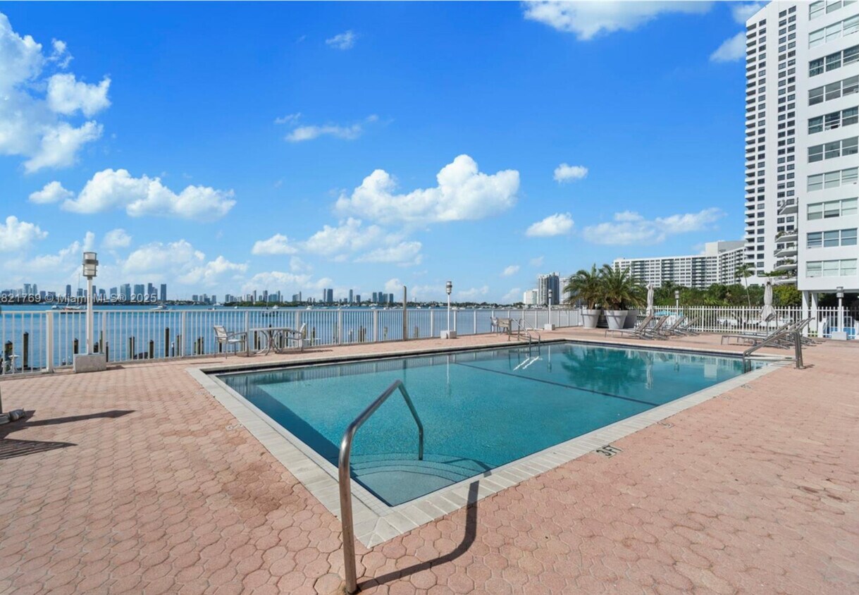 Foto principal - 1228 West Ave