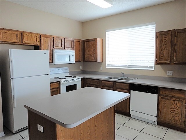 Foto del edificio - 443 Sand Ridge Dr