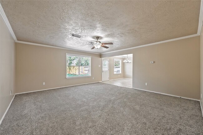 Foto del edificio - 2627 Autumn Springs Ln