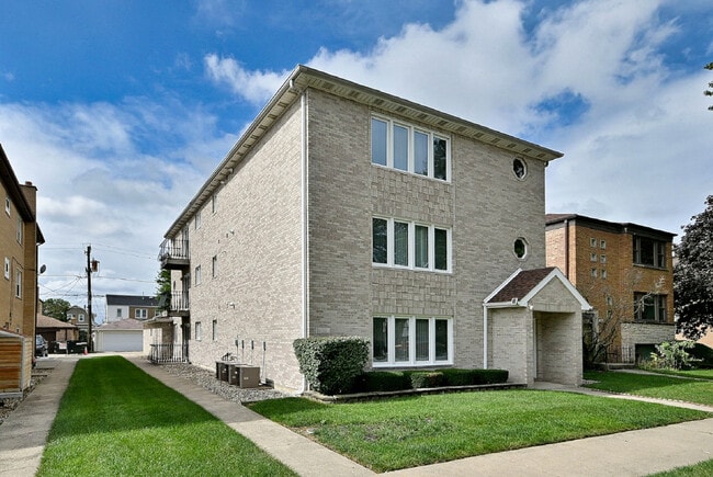 Building Photo - 2620 N 72nd Ct