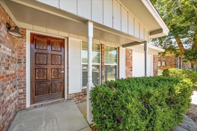 Building Photo - 107 Alan A Dale Dr